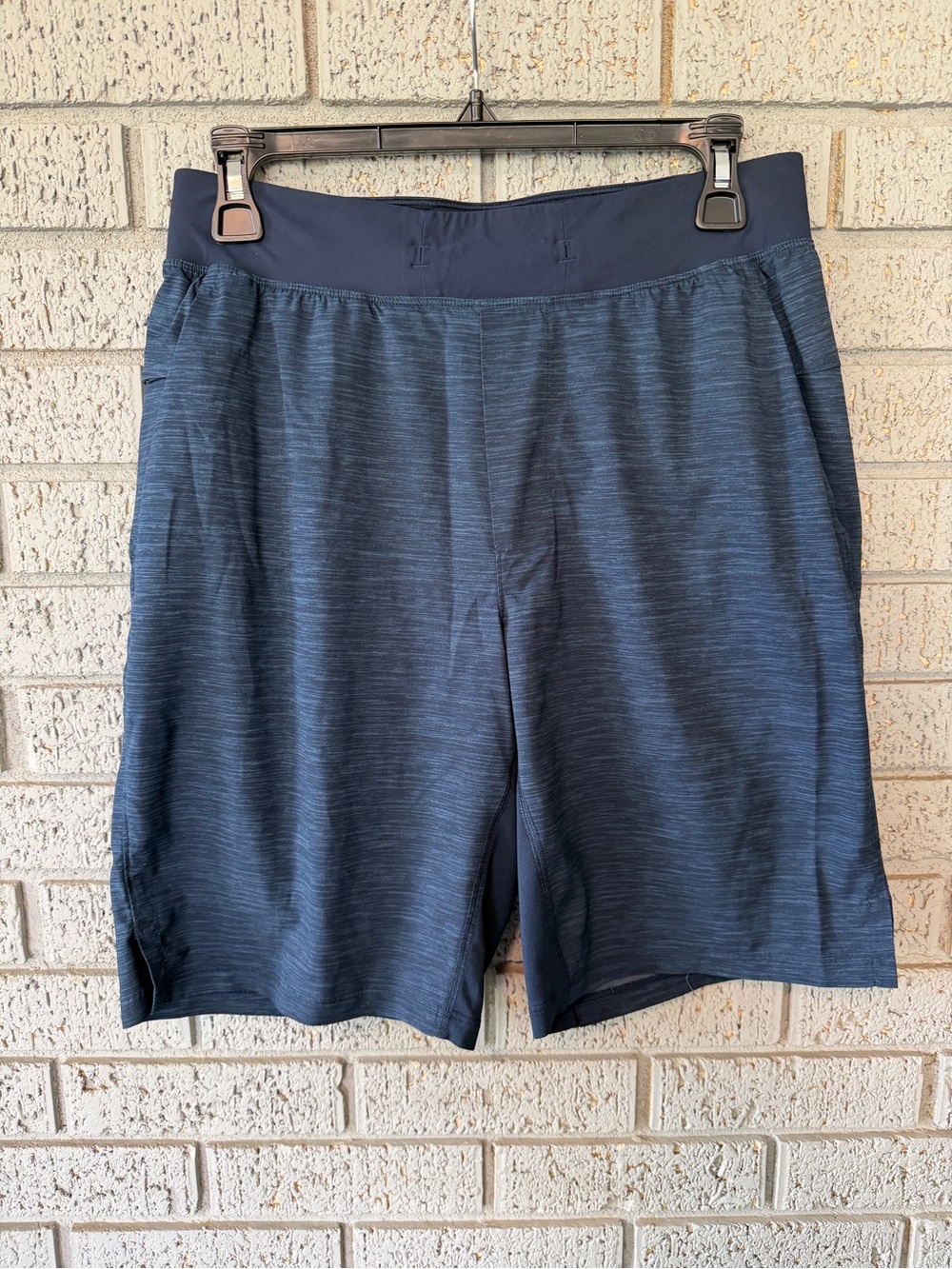 Lululemon Mens T.H.E. Short 9” Linerless Size Small Navy Blue